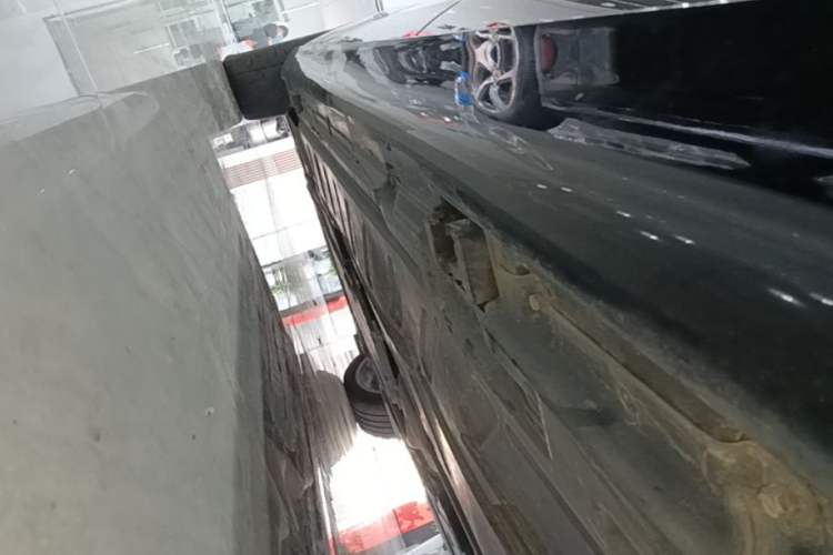 Used Mercedes-Benz E-Class 2023 E 300 L Luxury Model Left Side Sill