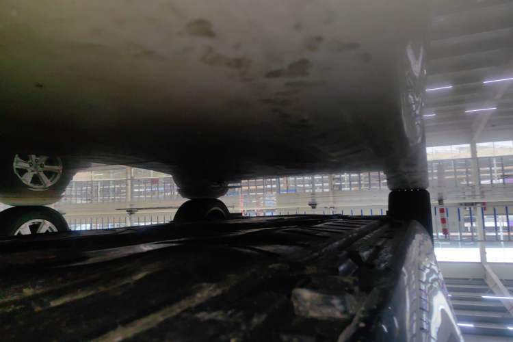 Used Mercedes-Benz E-Class 2023 Updated E 300 L Fashion Edition Left Side Sill