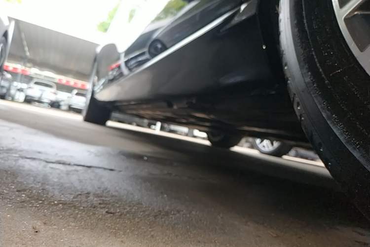 Used Mercedes-Benz E-Class 2023 E 300 L Luxury Model Left Side Sill