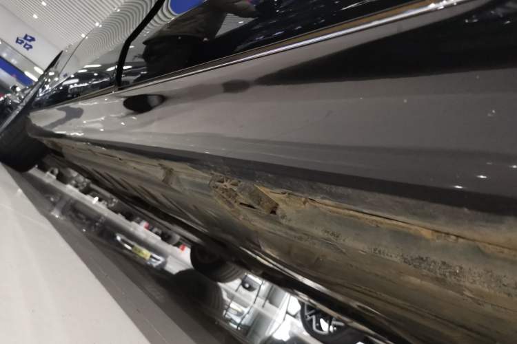Used Mercedes-Benz E-Class 2023 E 300 L Luxury Model Left Side Sill