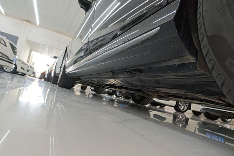 Used Mercedes-Benz E-Class 2023 Restyled E 300 L Sporty and Stylish Edition Left Side Sill
