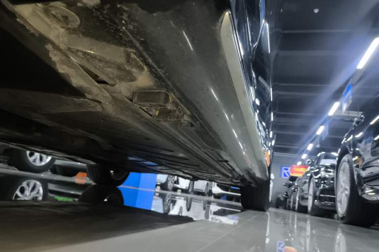 Used Mercedes-Benz E-Class 2023 E 300 L Sport Luxury Edition Left Side Sill
