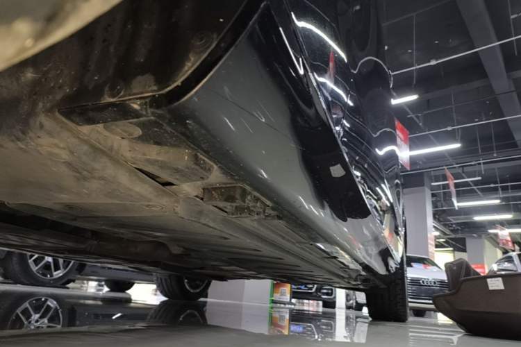 Used Mercedes-Benz E-Class 2023 Updated E 300 L Luxury Edition Left Side Sill