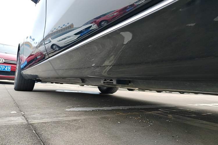 Used Mercedes-Benz E-Class 2023 E 300 L Stylish Model Left Side Sill