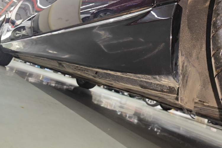 Used Mercedes-Benz E-Class 2023 E 300 L Stylish Model Left Side Sill