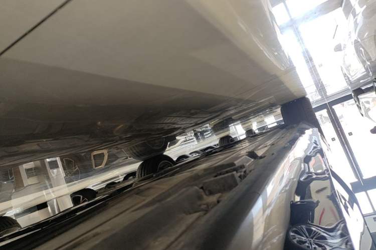 Used Mercedes-Benz E-Class 2023 Updated E 300 L Fashion Edition Left Side Sill