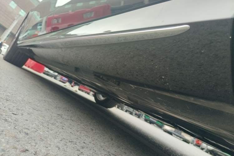 Used Mercedes-Benz E-Class 2023 E 300 L Sporty and Stylish Model Left Side Sill