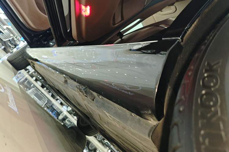 Used Mercedes-Benz E-Class 2023 Updated E 300 L Luxury Edition Left Side Sill