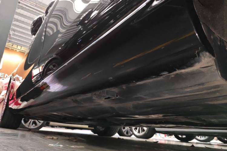 Used Mercedes-Benz E-Class 2023 Updated E 300 L Luxury Edition Left Side Sill