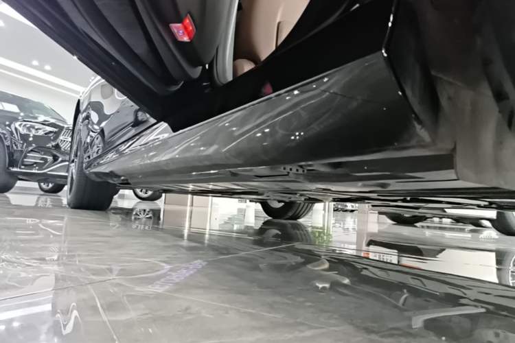 Used Mercedes-Benz E-Class 2023 E 300 Stylish Sports Edition Left Side Sill