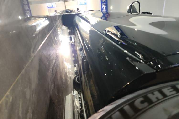 Used Mercedes-Benz E-Class 2023 Updated E 300 L Fashion Edition Left Side Sill
