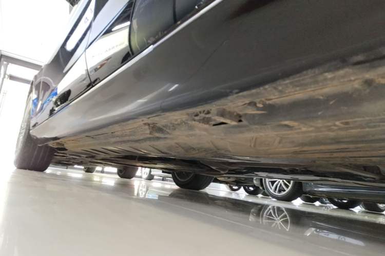 Used Mercedes-Benz E-Class 2023 E 300 L Stylish Model Left Side Sill