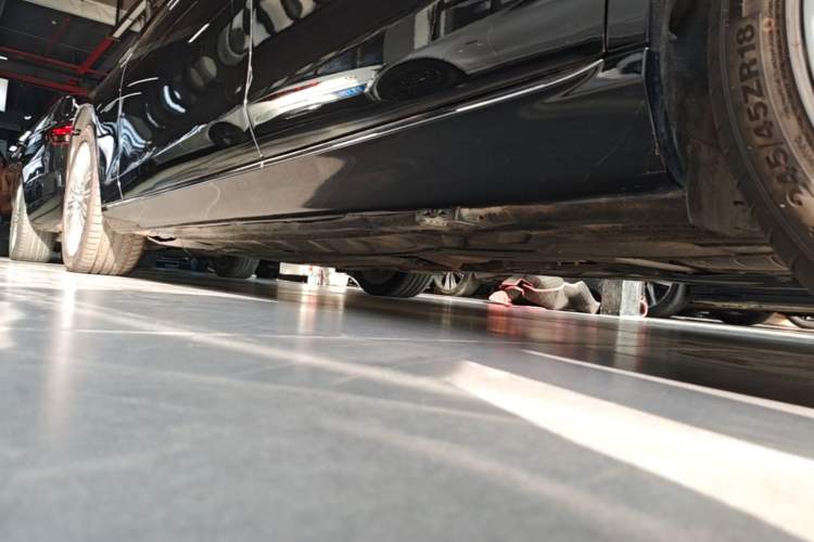 Used Mercedes-Benz E-Class 2023 E 300 L Luxury Model Left Side Sill