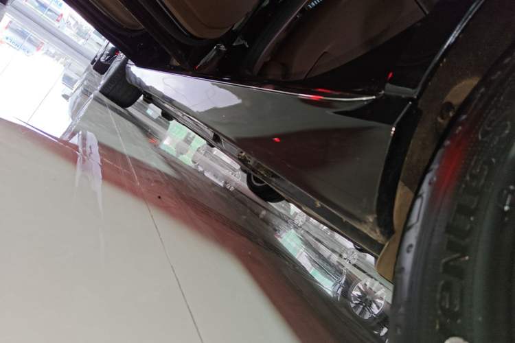 Used Mercedes-Benz E-Class 2023 Updated E 300 L Fashion Edition Left Side Sill
