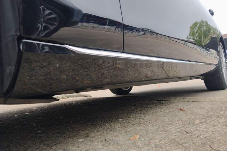 Used Mercedes-Benz E-Class 2023 Updated E 300 L Fashion Edition Left Side Sill