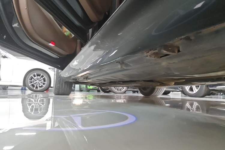 Used Mercedes-Benz E-Class 2023 Updated E 300 L Luxury Edition Left Side Sill