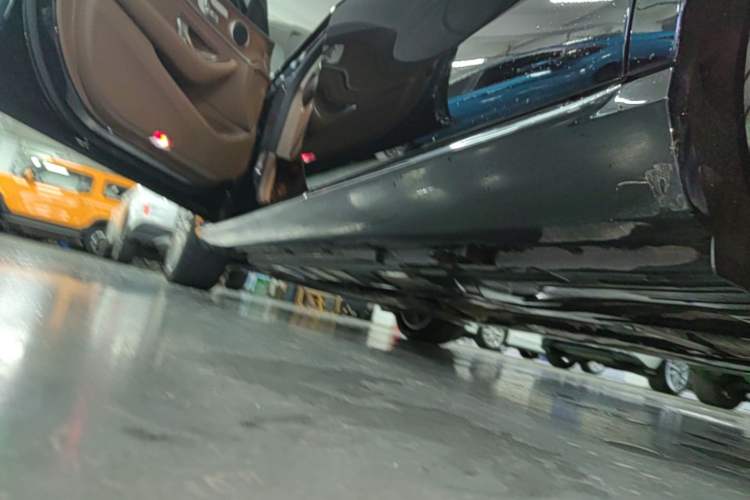 Used Mercedes-Benz E-Class 2023 Updated E 300 L Fashion Edition Left Side Sill