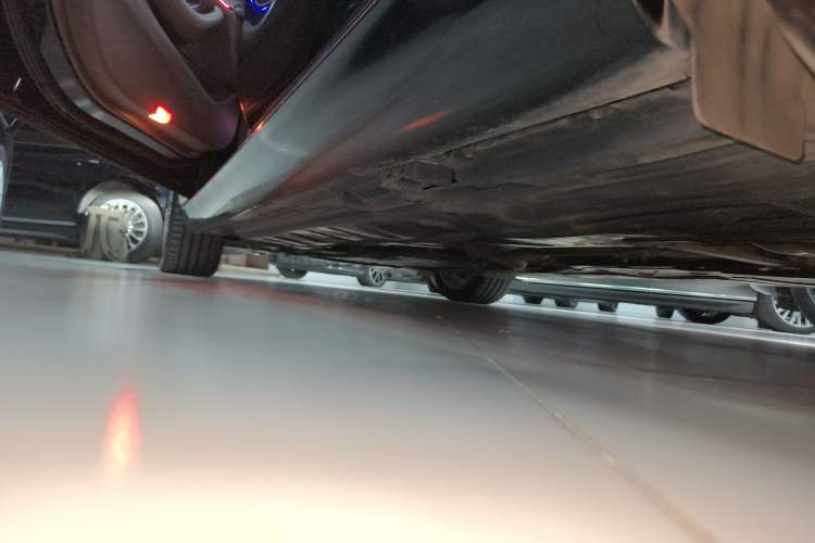 Used Mercedes-Benz E-Class 2023 E 300 L Stylish Model Left Side Sill