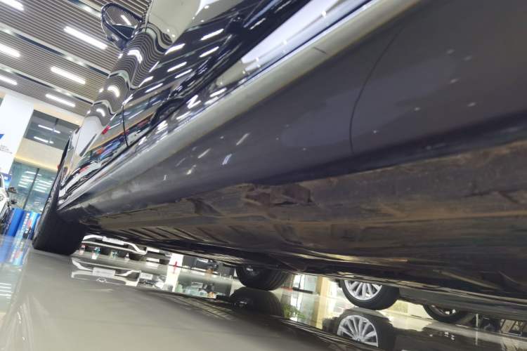 Used Mercedes-Benz E-Class 2023 Restyled E 300 L Sport Luxury Edition Left Side Sill