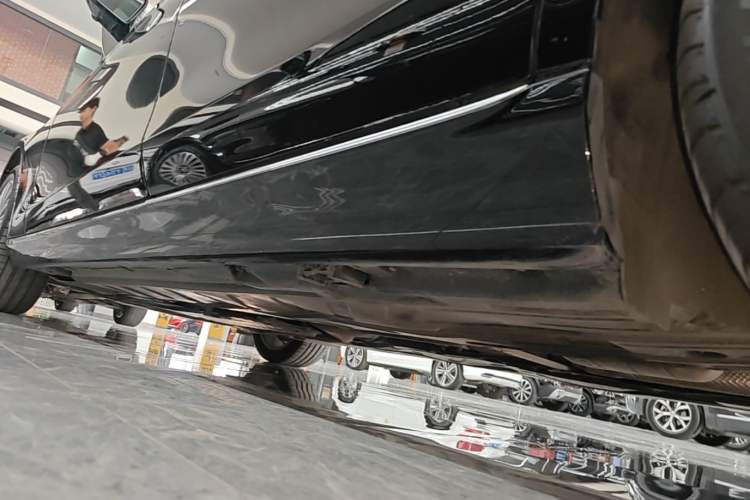 Used Mercedes-Benz E-Class 2023 E 300 L Luxury Model Left Side Sill