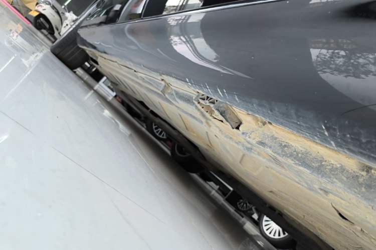 Used Mercedes-Benz E-Class 2023 Updated E 300 L Fashion Edition Left Side Sill
