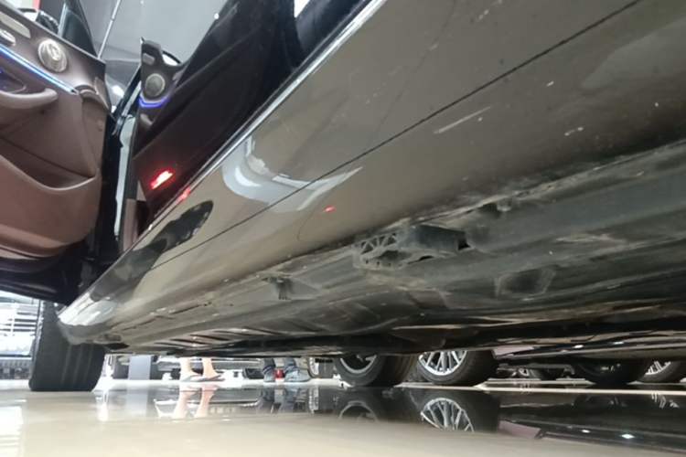 Used Mercedes-Benz E-Class 2023 E 300 L Luxury Model Left Side Sill