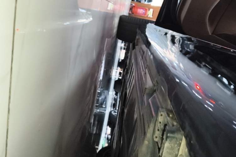 Used Mercedes-Benz E-Class 2023 Updated E 300 L Luxury Edition Left Side Sill