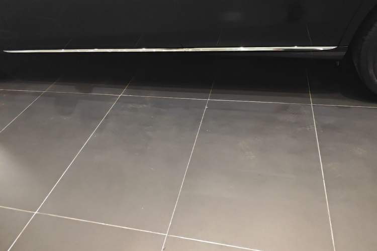 Used Mercedes-Benz E-Class 2023 Updated E 300 L Fashion Edition Left Side Sill