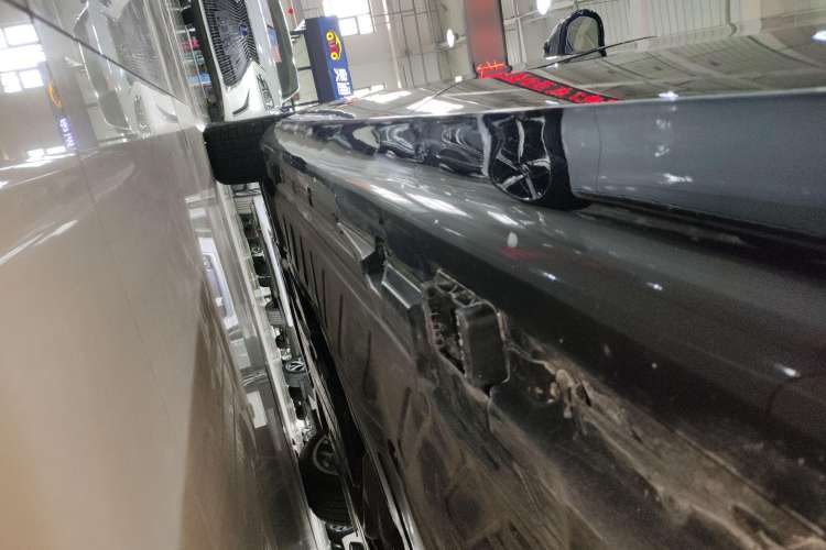 Used Mercedes-Benz E-Class 2023 Updated E 300 L Fashion Edition Left Side Sill