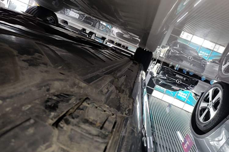 Used Mercedes-Benz E-Class 2023 Updated E 300 L Luxury Edition Left Side Sill