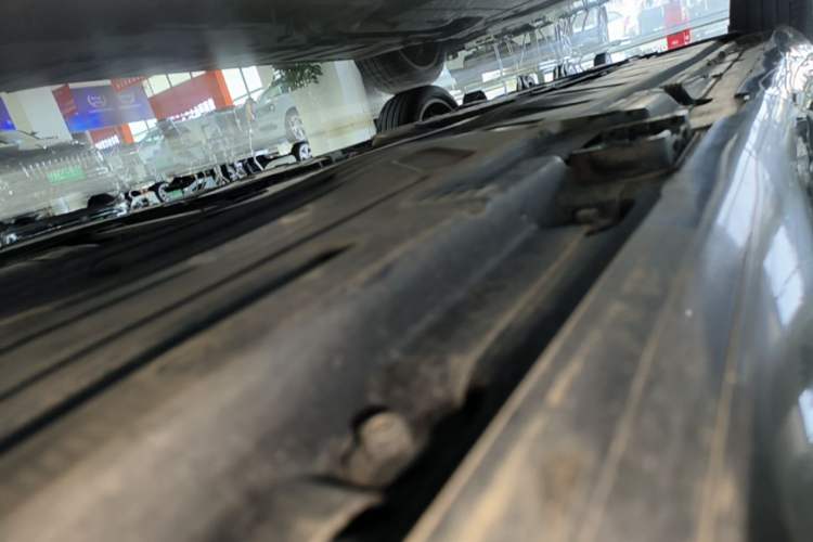 Used Mercedes-Benz E-Class 2023 Updated E 300 L Luxury Edition Left Side Sill