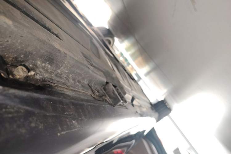 Used Mercedes-Benz E-Class 2023 Updated E 300 L Fashion Edition Left Side Sill