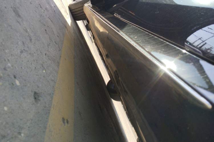 Used Mercedes-Benz E-Class 2023 Restyled E 300 L Sport Luxury Edition Left Side Sill