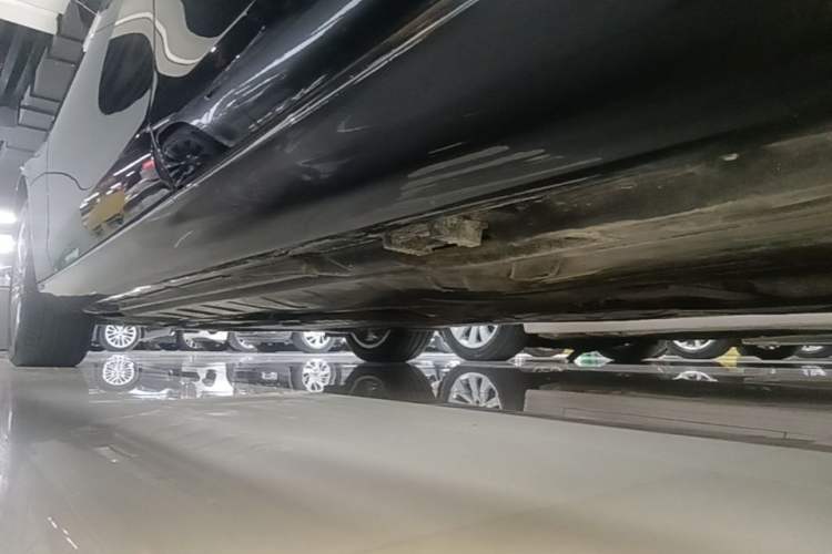 Used Mercedes-Benz E-Class 2023 Updated E 300 L Luxury Edition Left Side Sill