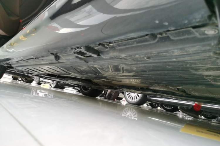 Used Mercedes-Benz E-Class 2023 E 300 L Luxury Model Left Side Sill