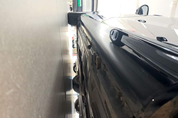 Used Mercedes-Benz E-Class 2023 E 300 L Luxury Model Left Side Sill