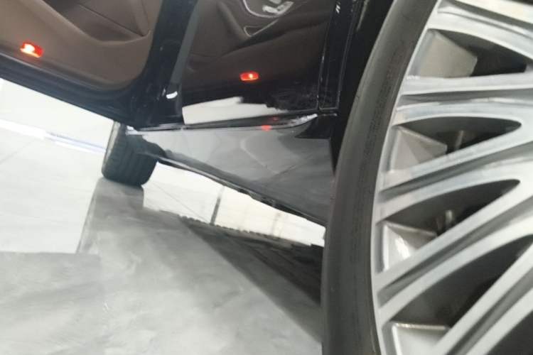 Used Mercedes-Benz E-Class 2023 E 300 L Stylish Model Left Side Sill