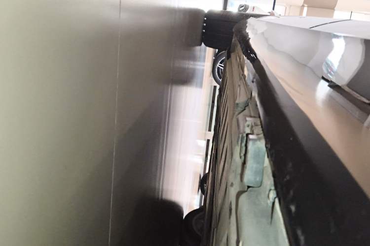 Used Mercedes-Benz E-Class 2023 Updated E 300 L Fashion Edition Left Side Sill