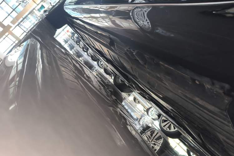 Used Mercedes-Benz E-Class 2023 Updated E 300 L Luxury Edition Left Side Sill