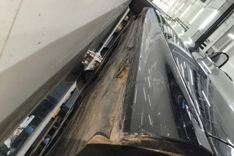 Used Mercedes-Benz E-Class 2023 E 300 L Luxury Model Left Side Sill