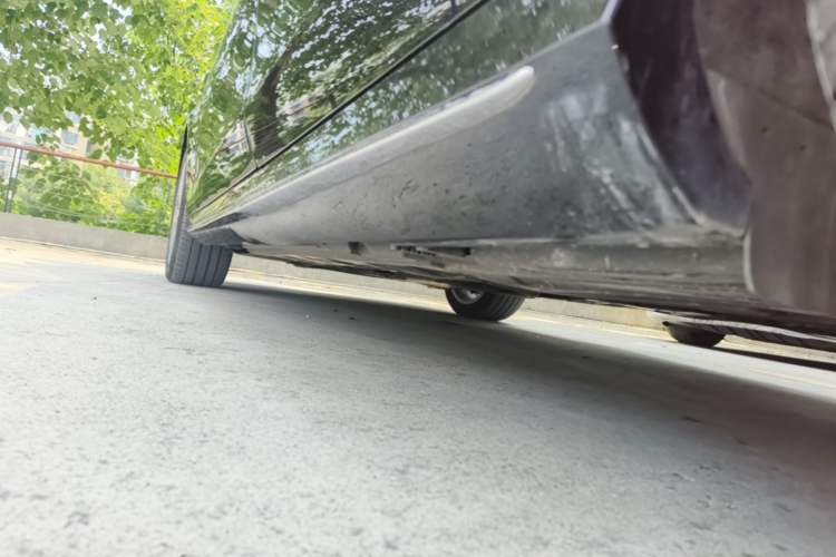 Used Mercedes-Benz E-Class 2023 E 300 L Sport Luxury Edition Left Side Sill