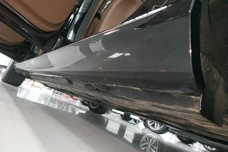 Used Mercedes-Benz E-Class 2023 Updated E 300 L Luxury Edition Left Side Sill