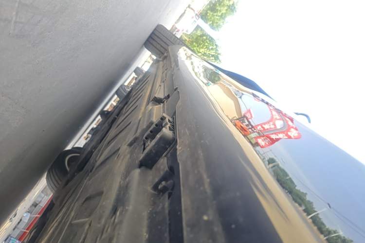 Used Mercedes-Benz E-Class 2023 Updated E 300 L Fashion Edition Left Side Sill