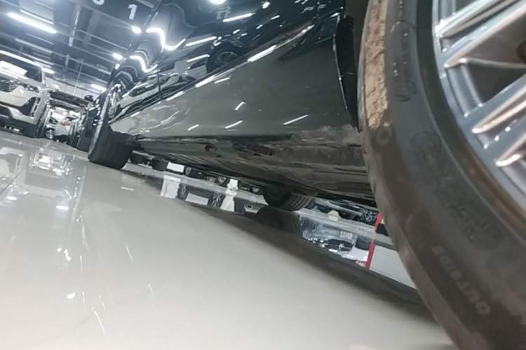 Used Mercedes-Benz E-Class 2023 Updated E 300 L Luxury Edition Left Side Sill