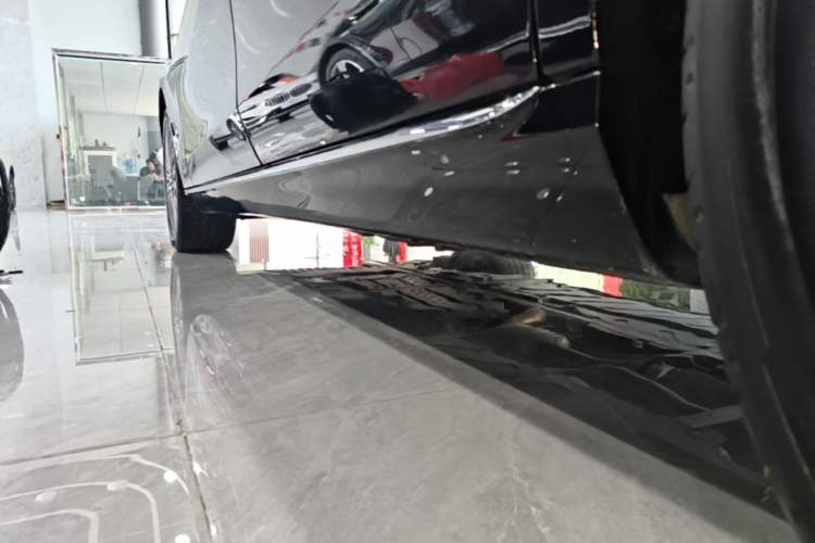 Used Mercedes-Benz E-Class 2023 Updated E 300 L Luxury Edition Left Side Sill