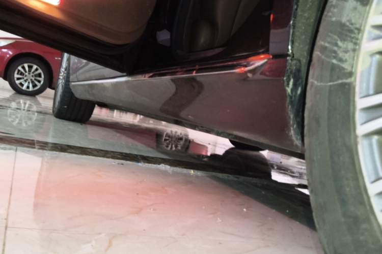 Used Mercedes-Benz E-Class 2023 Updated E 300 L Luxury Edition Left Side Sill
