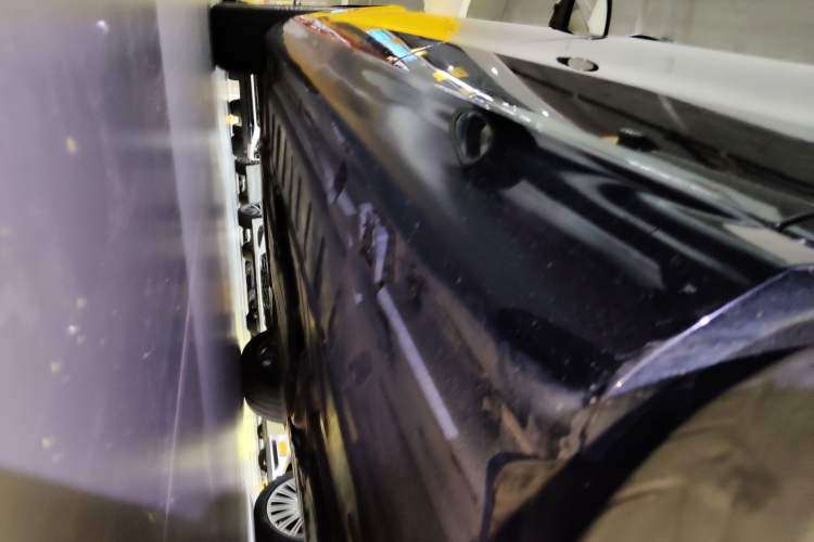 Used Mercedes-Benz E-Class 2023 Updated E 300 L Fashion Edition Left Side Sill