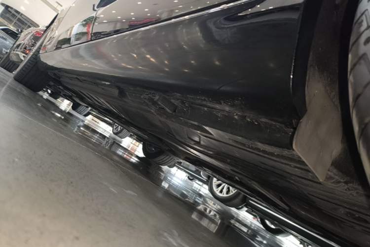 Used Mercedes-Benz E-Class 2023 E 300 L Luxury Model Left Side Sill