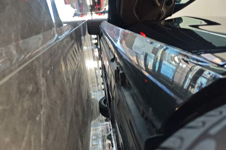 Used Mercedes-Benz E-Class 2023 Updated E 300 L Fashion Edition Left Side Sill