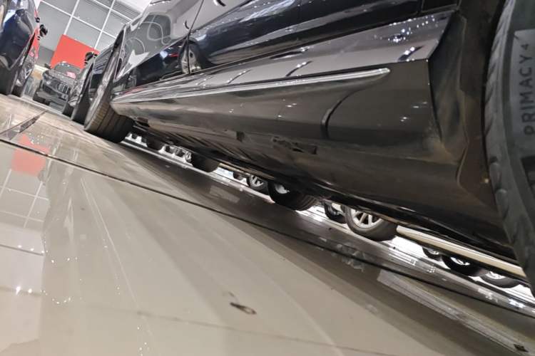 Used Mercedes-Benz E-Class 2023 Restyled E 300 L Sporty and Stylish Edition Left Side Sill
